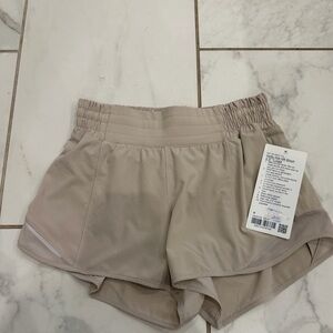 NWT Lululemon 2.5” HR Hotty Hot Shorts